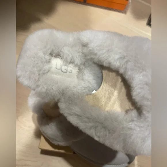 Brand new uggs grey slippers size 9 - Picture 5 of 6